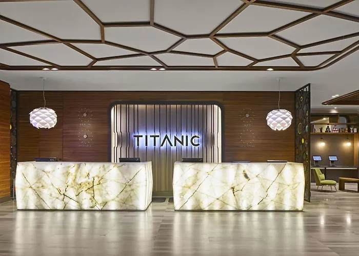 Hotel Titanic Chaussee 4*