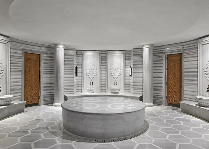 Hotel Titanic Chaussee 4*