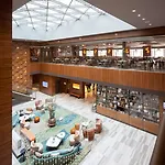 فندق Titanic Chaussee 4*