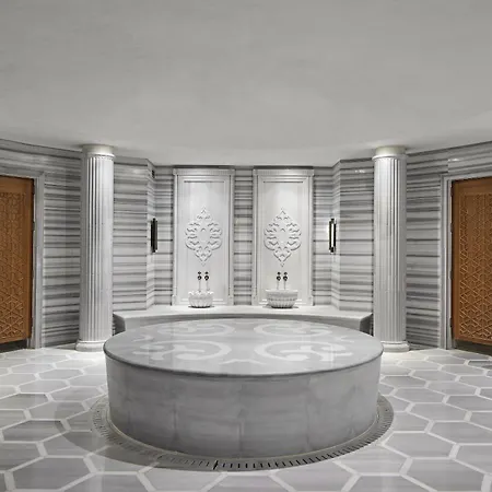 Hotel Titanic Chaussee 4*