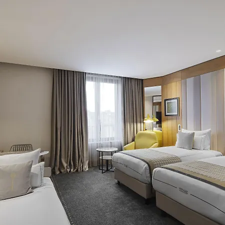 Hotel Titanic Chaussee 4*