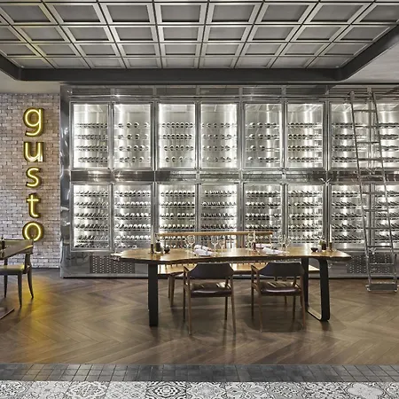 Szálloda Titanic Chaussee 4*