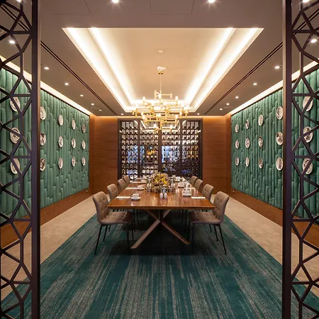 Szálloda Titanic Chaussee 4*